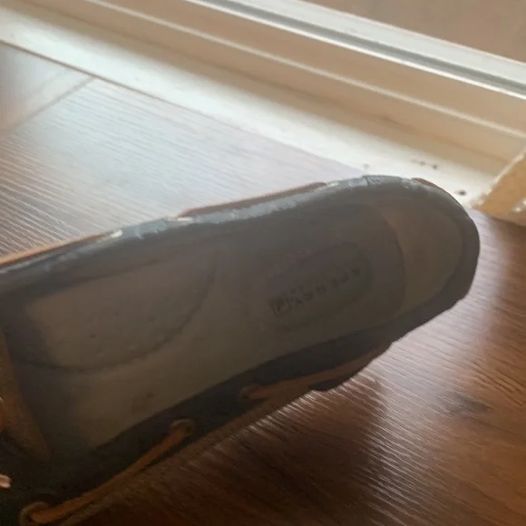Sperry boat shoes with anchor detailing - Picture 3 of 5